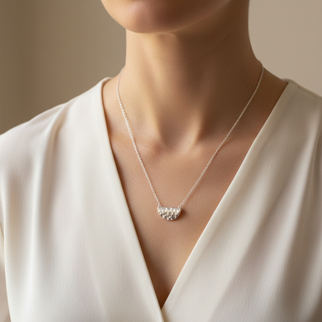 Half-moon polished - lifestyle