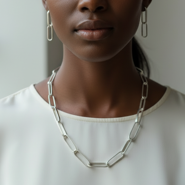 Paper Clip Chain Set – Black Woman Model