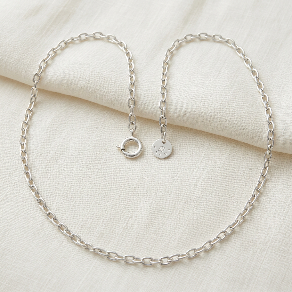 Short-link 25-inch necklace on ivory linen
